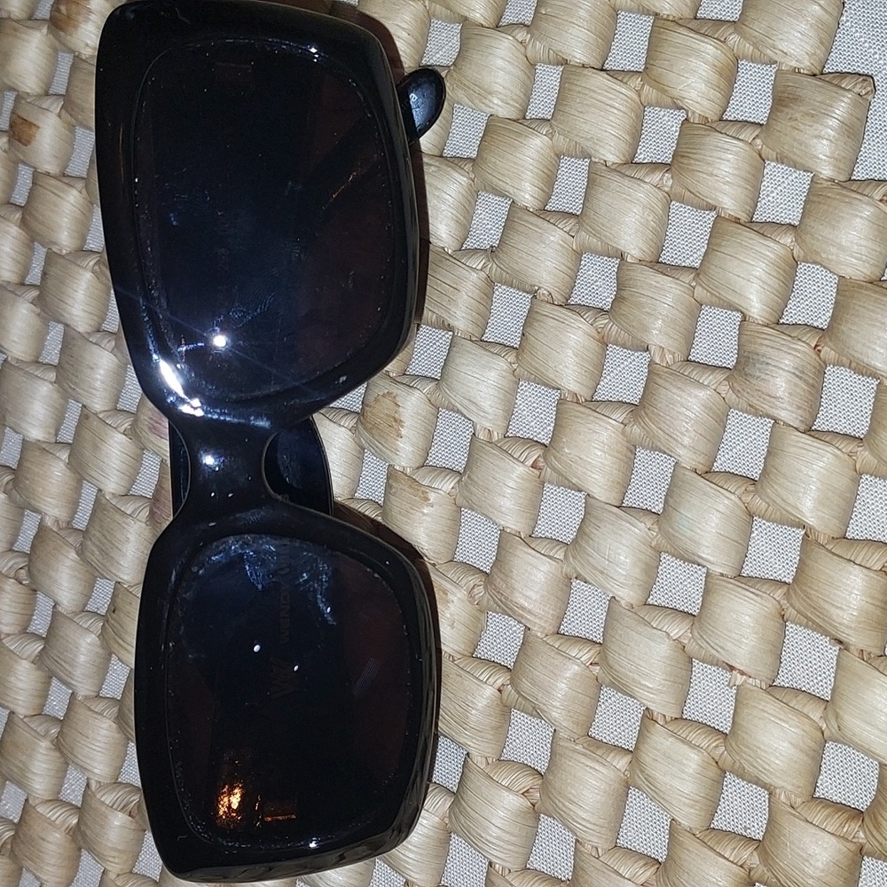 Wendy Williams Sunglasses - Picture 2 of 9